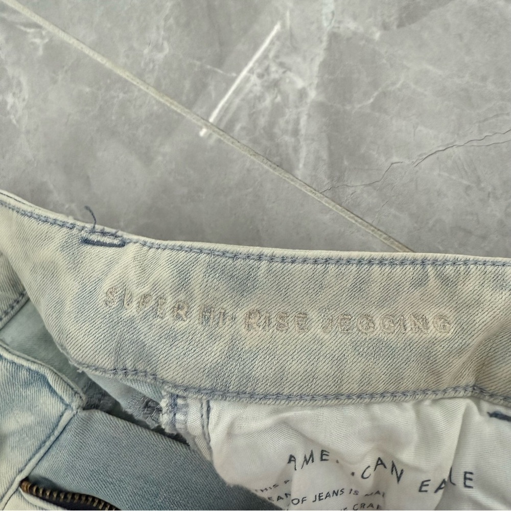 Women’s American Eagle Super Hi-Rise Distressed Light Wash Jeggings Size 4 - Picture 14 of 16
